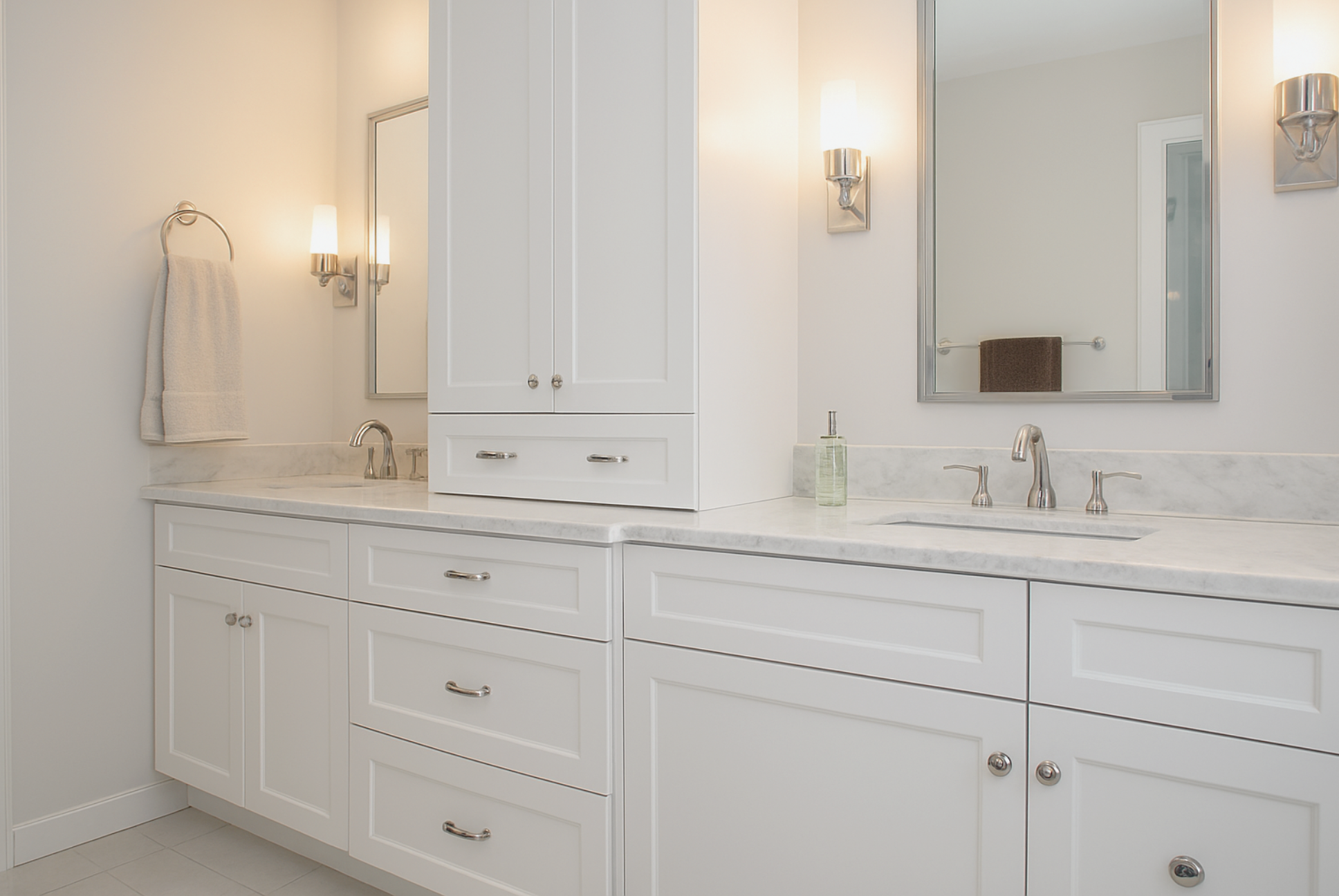 Lake Forest bathroom with white double vanity, center tower cabinet, and Carrara marble countertop – Kelly Thayer Design